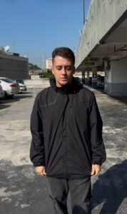 Jaqueta Corta Vento Preta Streetwear Impermeável 