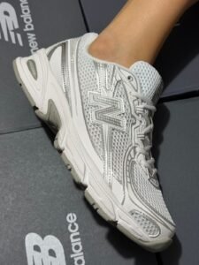 Tênis New balance Branco/Prata 740