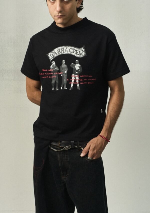 Screenshot CAMISETA "MASCARADOS" PRETA BARRA CREW