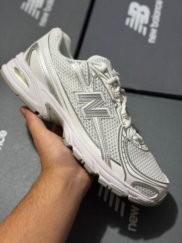 ca6743be-cb3e-44f3-882f-e44a53089a22 NEW BALANCE 740
