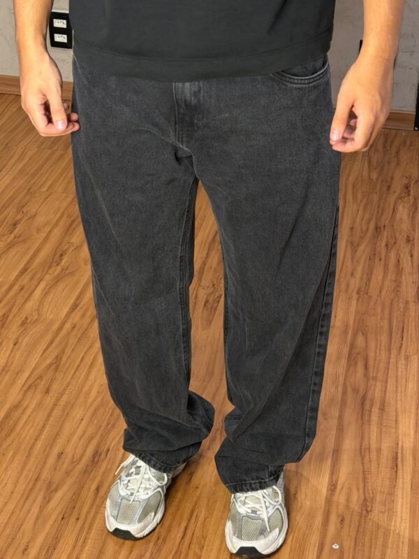 14350531-F740-4A51-B6C7-C1605A0EB98C CALÇA DENIM BAGGY ESTONADA PRETA