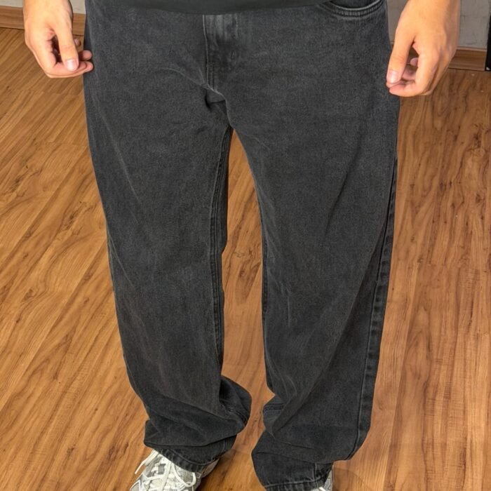 14350531-F740-4A51-B6C7-C1605A0EB98C CALÇA DENIM BAGGY ESTONADA PRETA