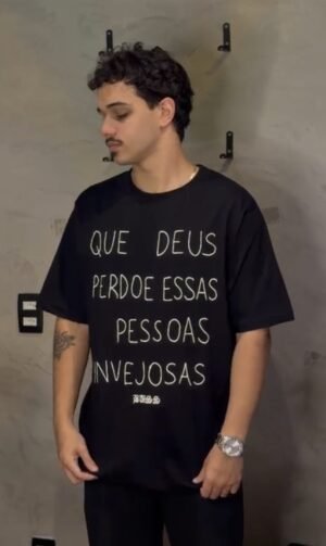 CAMISETA BUSSFLY QUE DEUS PERDOE ESSAS PESSOAS INVEJOSAS PRETO