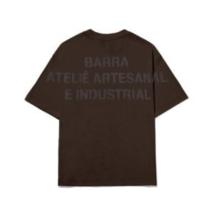 9d7d85fd-54f5-4c59-97ba-dc04928ac06a CAMISETA BARRA CREW "ATELIÊ ARTESANAL E INDUSTRIAL" MARROM