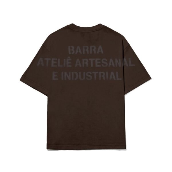 9d7d85fd-54f5-4c59-97ba-dc04928ac06a CAMISETA BARRA CREW "ATELIÊ ARTESANAL E INDUSTRIAL" MARROM