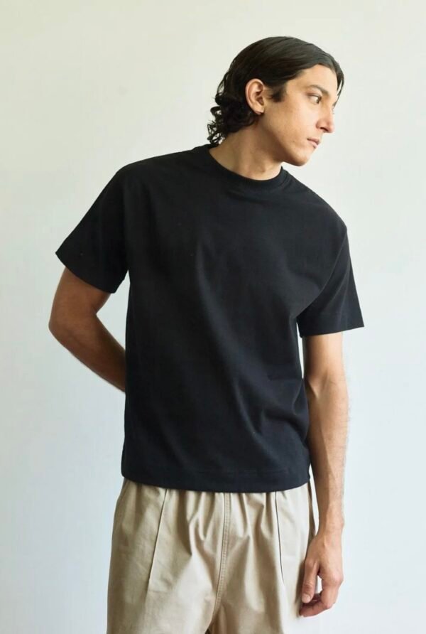 CAMISETA BARRA CREW "ATELIÊ ARTESANAL E INDUSTRIAL" PRETA