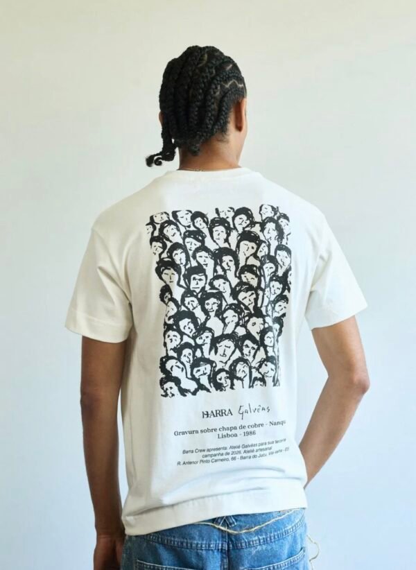 CAMISETA BARRA CREW "NÃO EXISTE ARTE SEM PÚBLICO" OFF WHITE