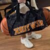 aa05f2dd-dbb8-409f-badf-1d13f18875b4 Bolsa Mala Basquete NBA ( Knicks)